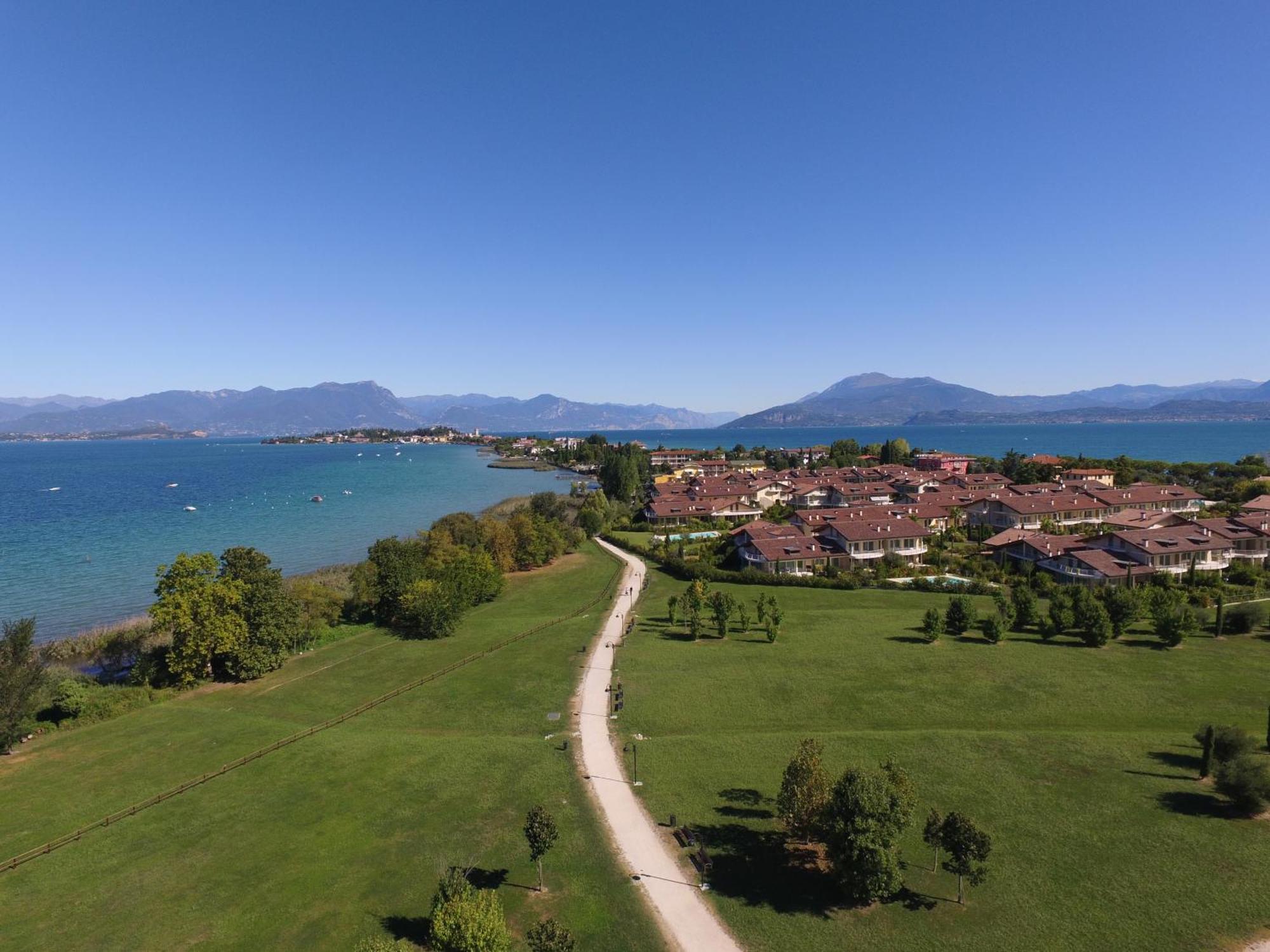 Resort Caesar C4 Sirmione - Gardagate Eksteriør billede