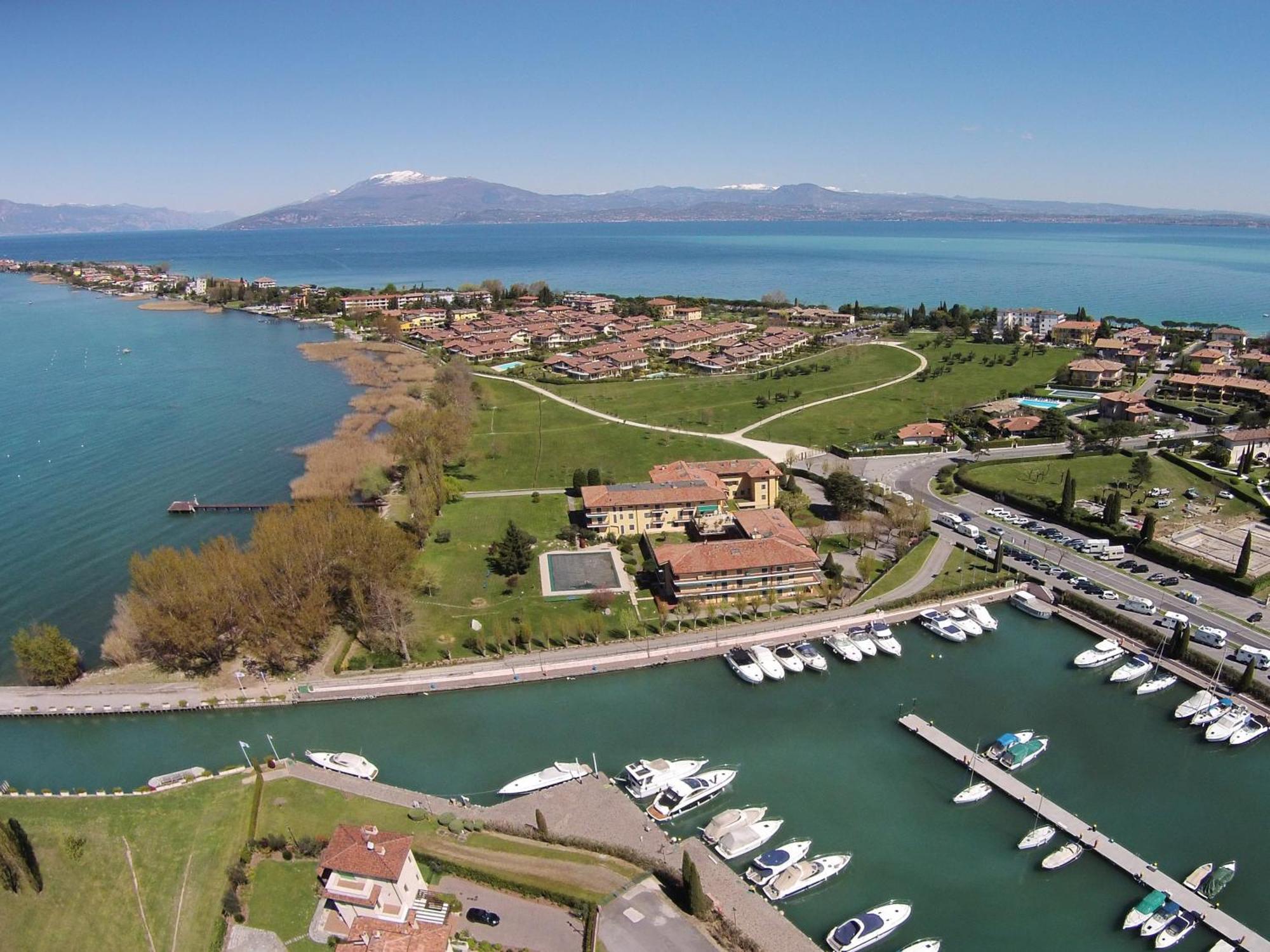 Resort Caesar C4 Sirmione - Gardagate Eksteriør billede